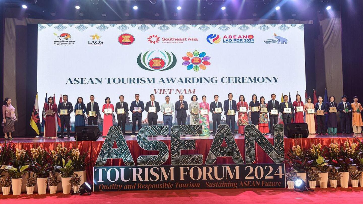 La Ciudadela Imperial de Thang Long y el antiguo pueblo de Duong Lam han ganado el Premio de Turismo de la ASEAN 2024.
